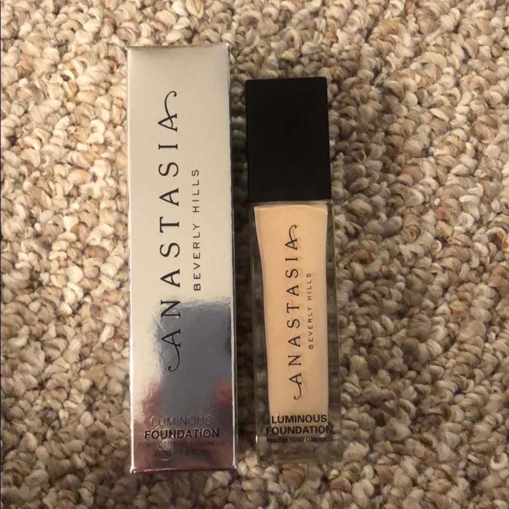 Brand new Anastasia 150W luminous foundation